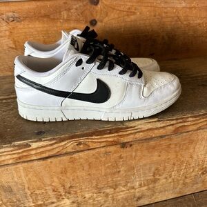 Nike Men's White and Black Sneakers
